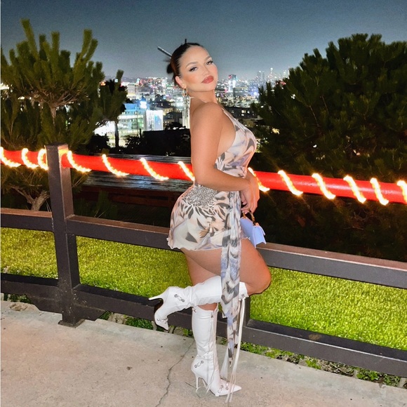 Meet your seller! 😄❤️👋 - Picture 1 of 13